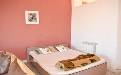 آپارتمان دوخوابه ساحلی شمعدونی صورتی