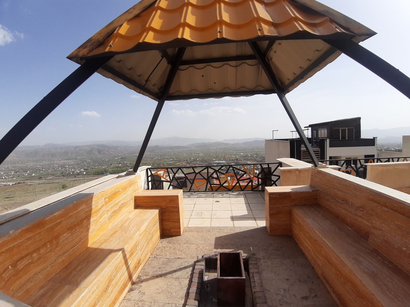 ویلا  سه خوابه ماه پری - آلاچیق اختصاصی به همراه باربیکیو در بام