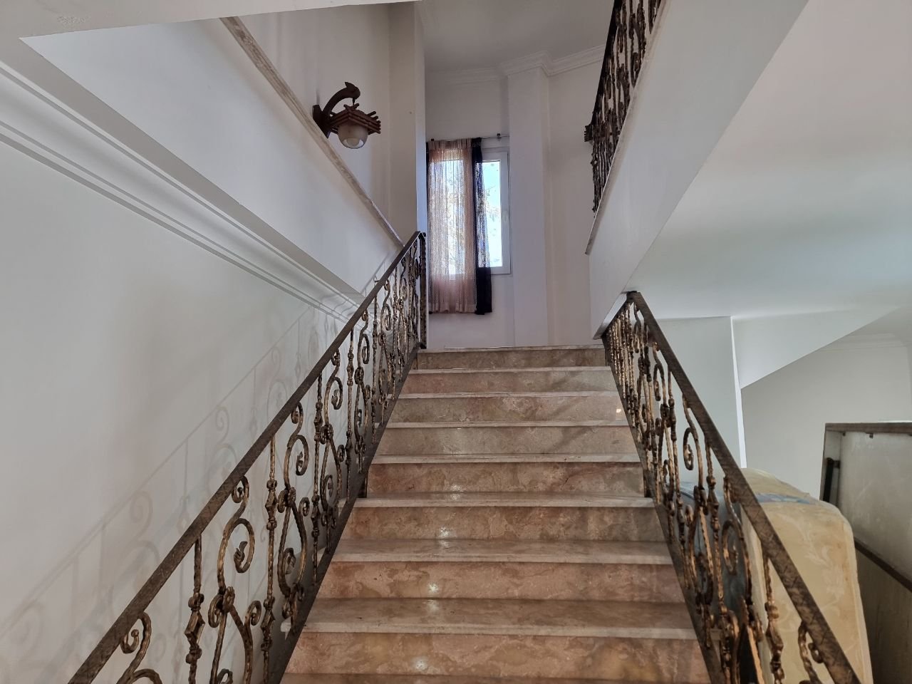 مجتمع اقامتی هتل آپارتمان واحد 1 - واحد سپیدار قربانی