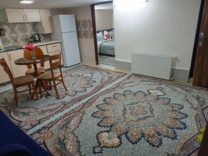 سوئیت یک خوابه تُرنگ - پذیرایی و نمای اتاق خواب 