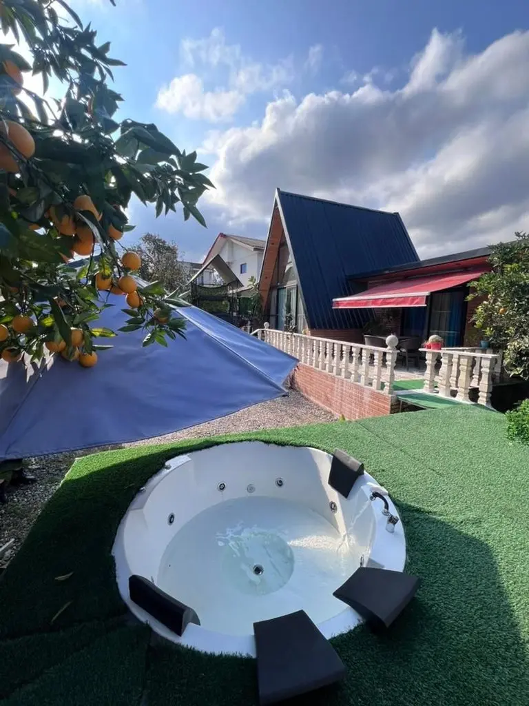 کلبه دوخوابه جکوزی دار مادر انزو