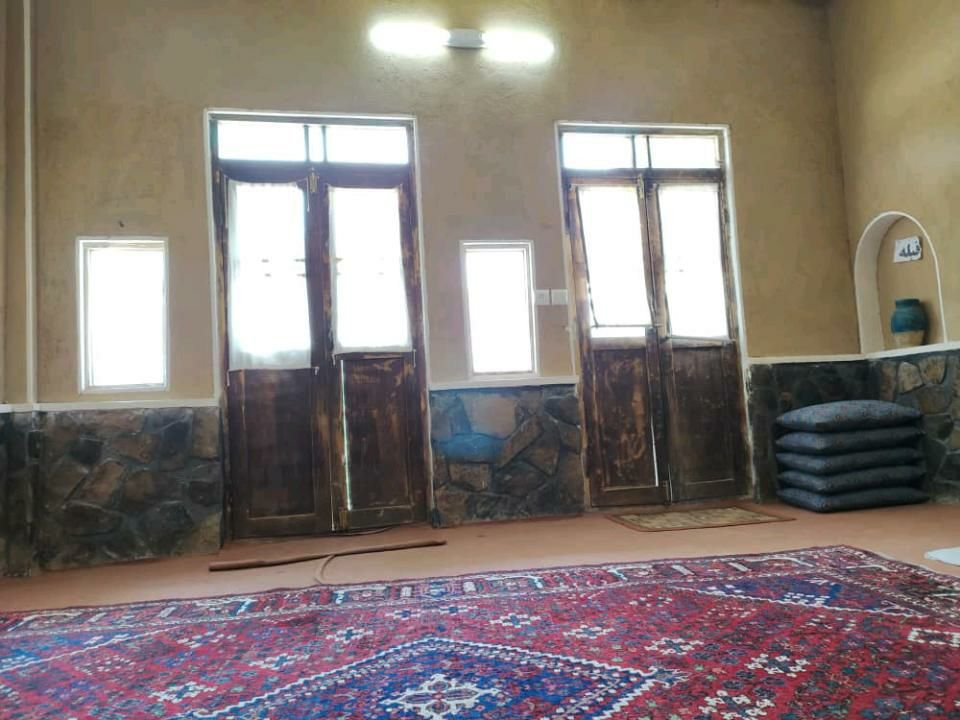 بوم گردی آرامش برزک - واحد آفتابگردان