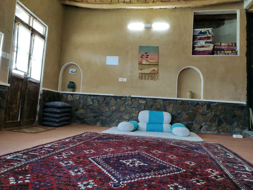 بوم گردی آرامش برزک - واحد آفتابگردان