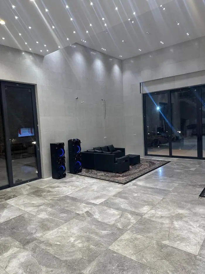 ویلا چهارخوابه استخردار آبگرم عمارت فرح