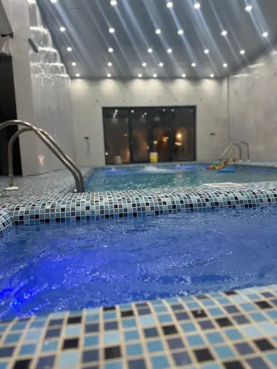 ویلا چهارخوابه استخردار آبگرم عمارت فرح