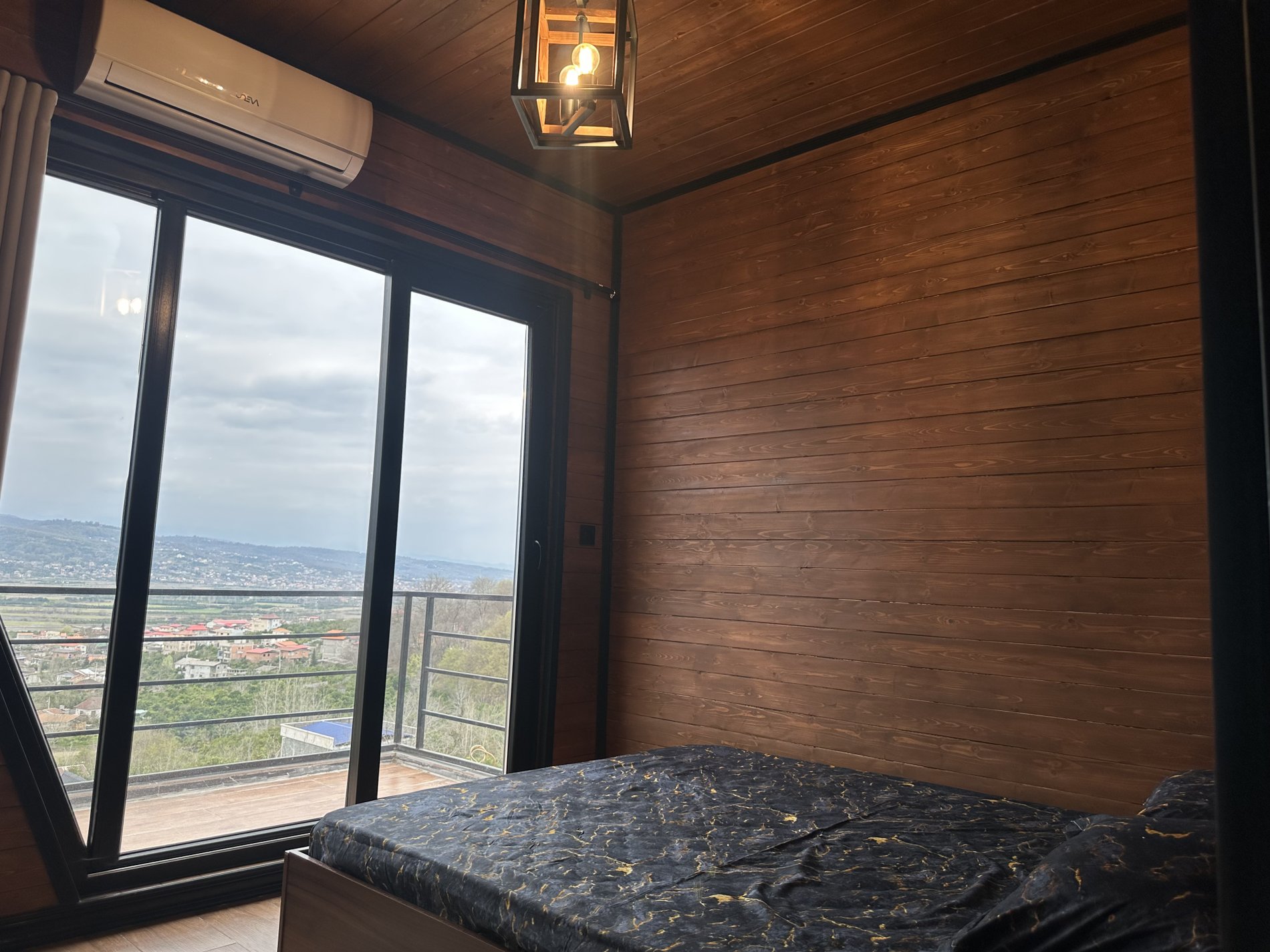 کلبه دوخوابه استخردار تاج