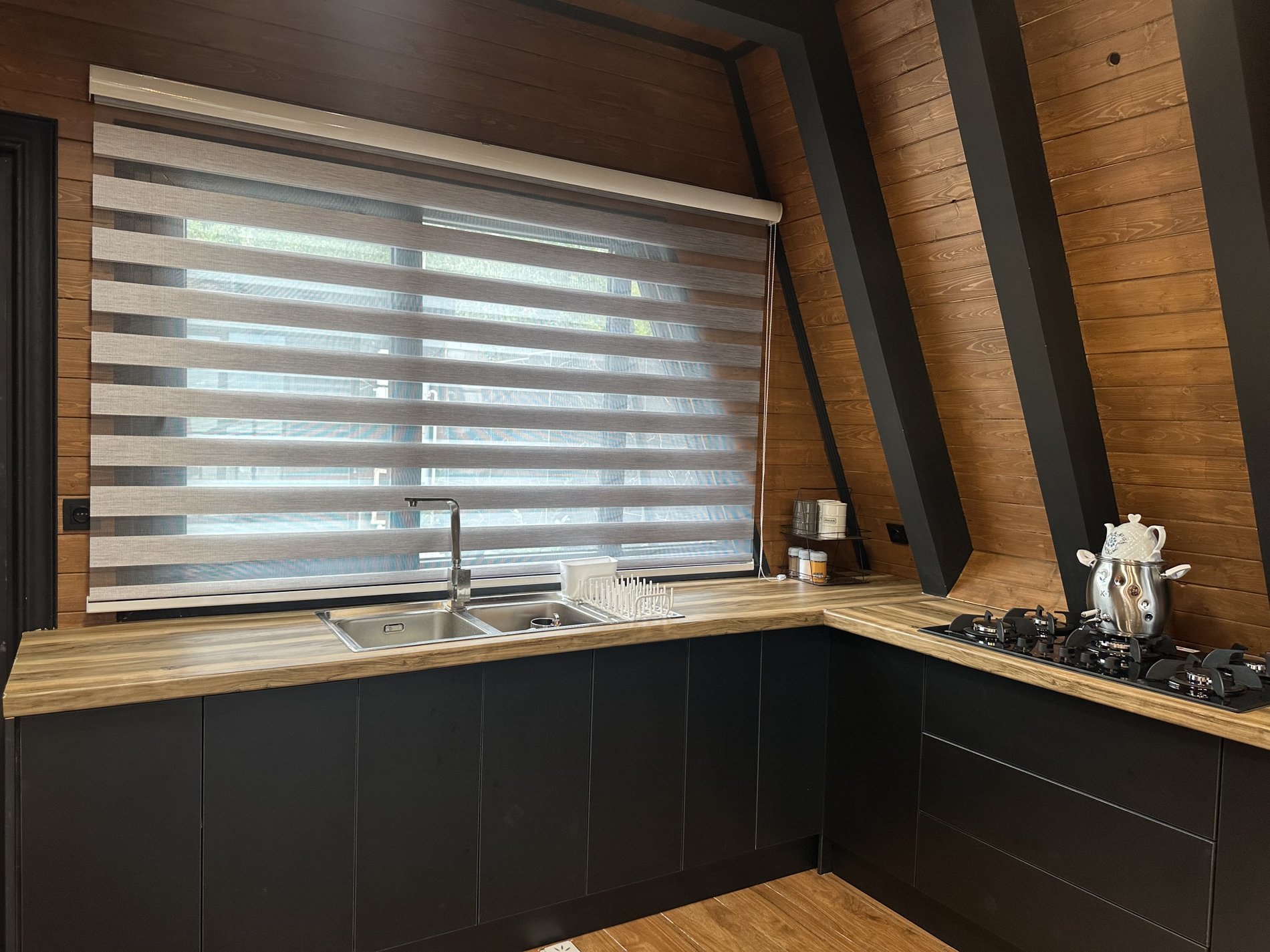 کلبه دوخوابه استخردار تاج