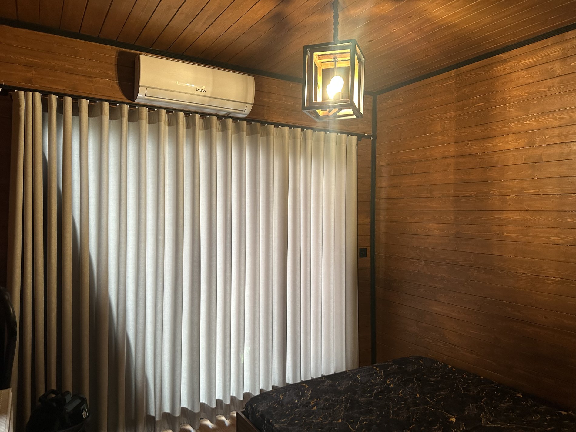 کلبه دوخوابه استخردار تاج