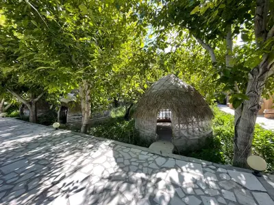 بومگردی موبد - واحد پنج دری