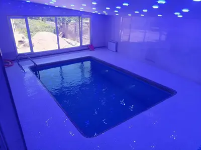 کلبه یک خوابه سوئیسی استخردار کسری