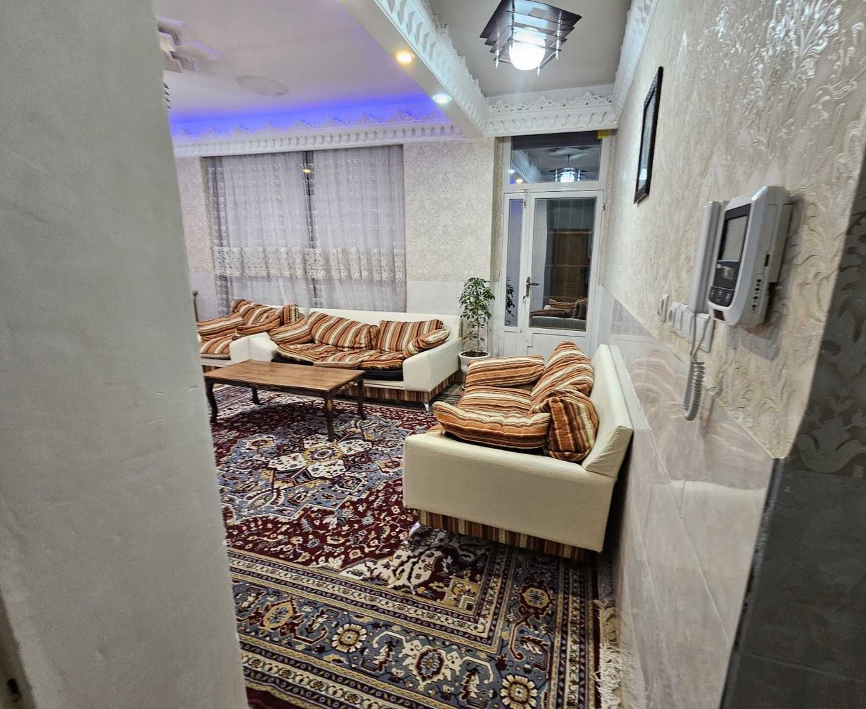 ویلا ویلایی حیاط دار مرکز شهر