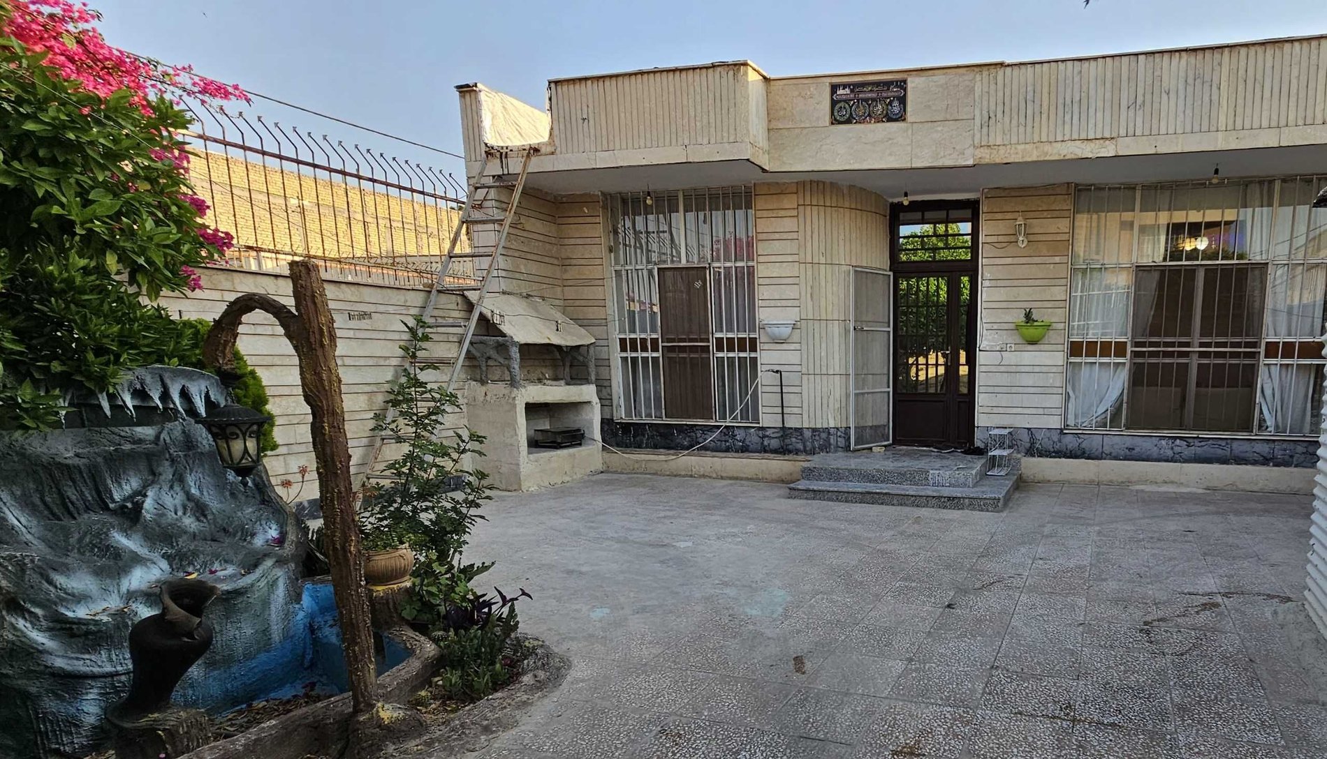 ویلا ویلایی حیاط دار مرکز شهر