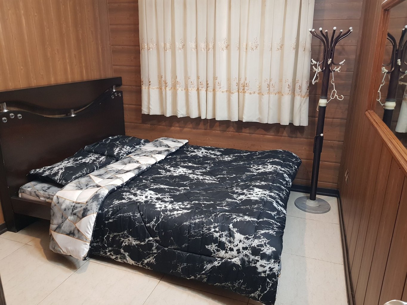 یک خوابه استخردار چک