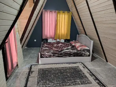 کلبه دوخوابه استخردار آبگرم سوئیسی ترانه