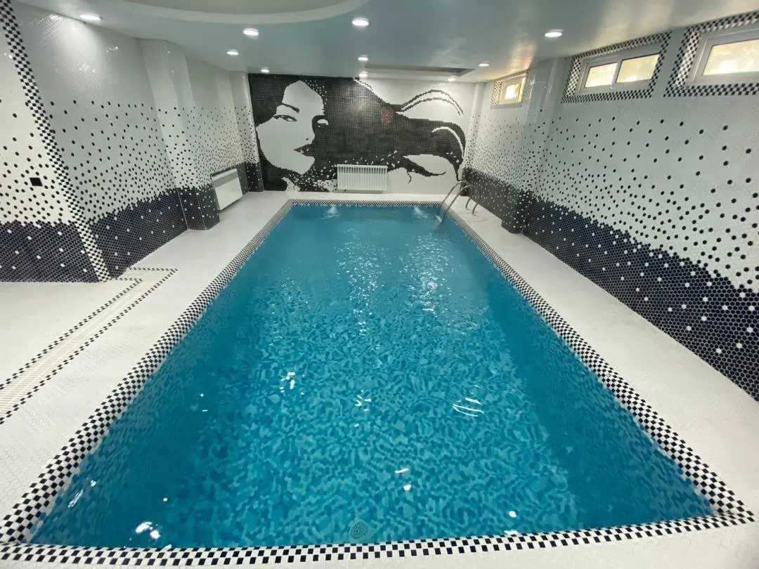 ویلا چهارخوابه استخردار آبگرم هنا