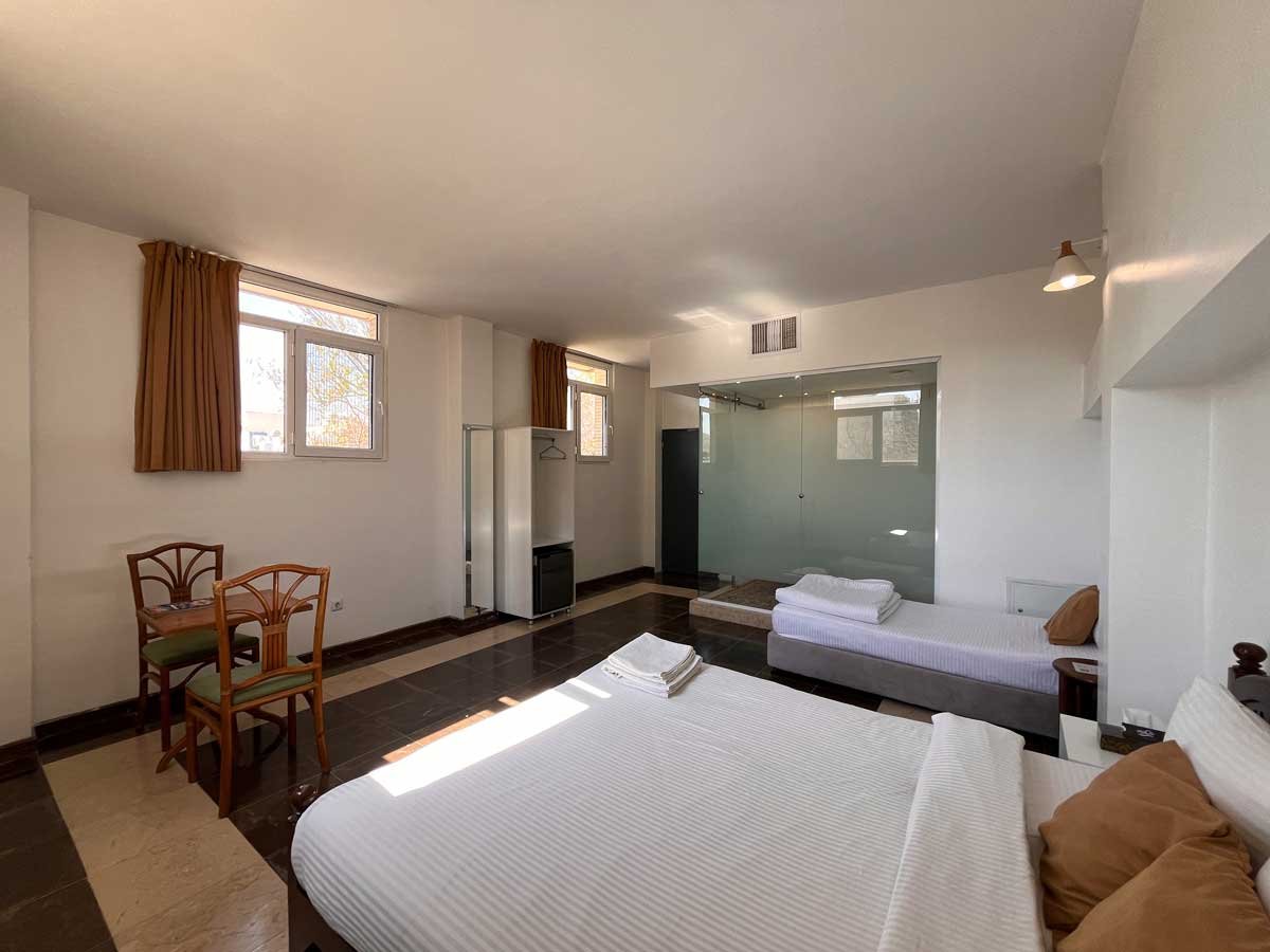 هاستل رگ‌ راگ - سه تخته 2