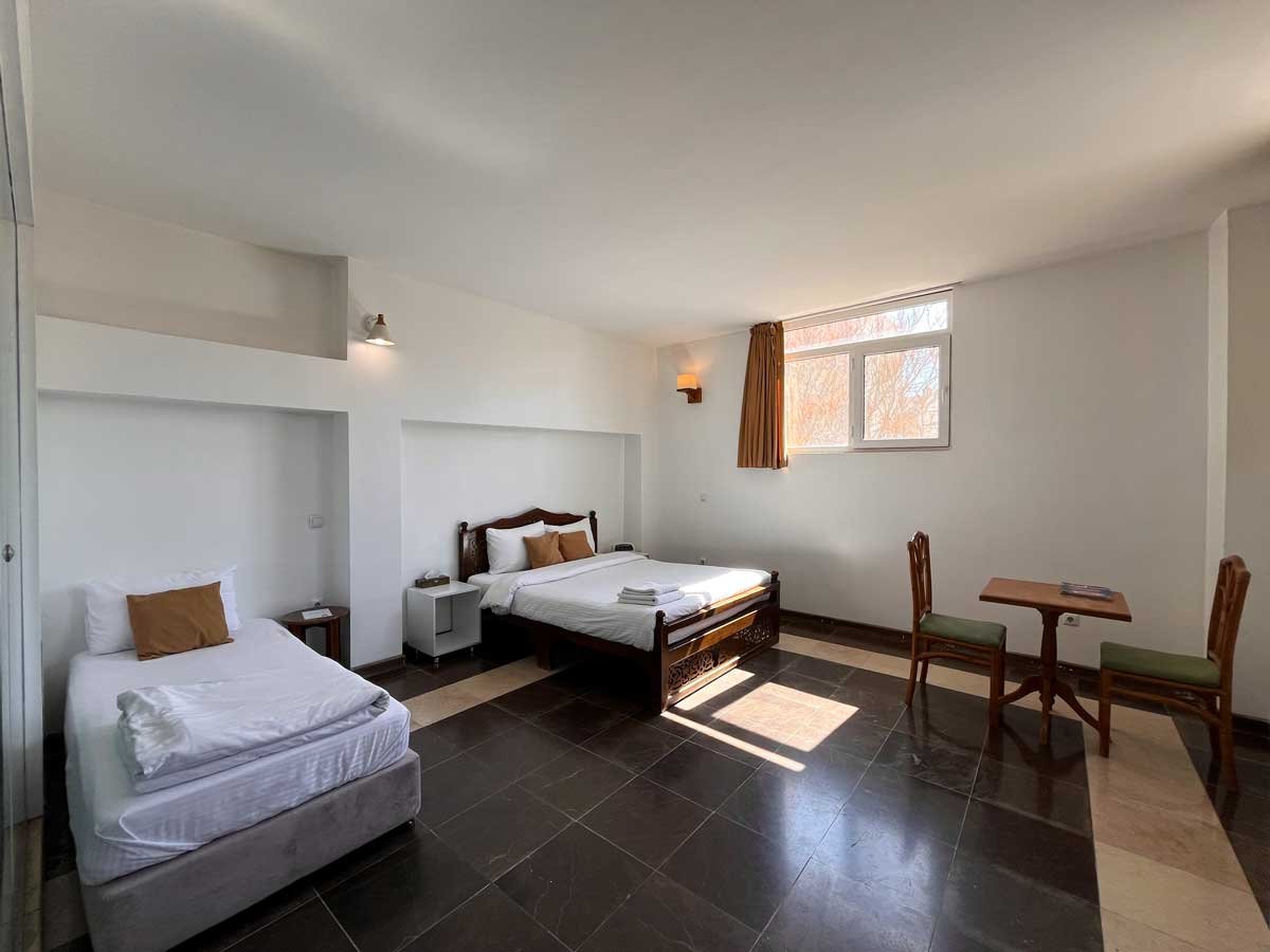 هاستل رگ‌ راگ - سه تخته 2