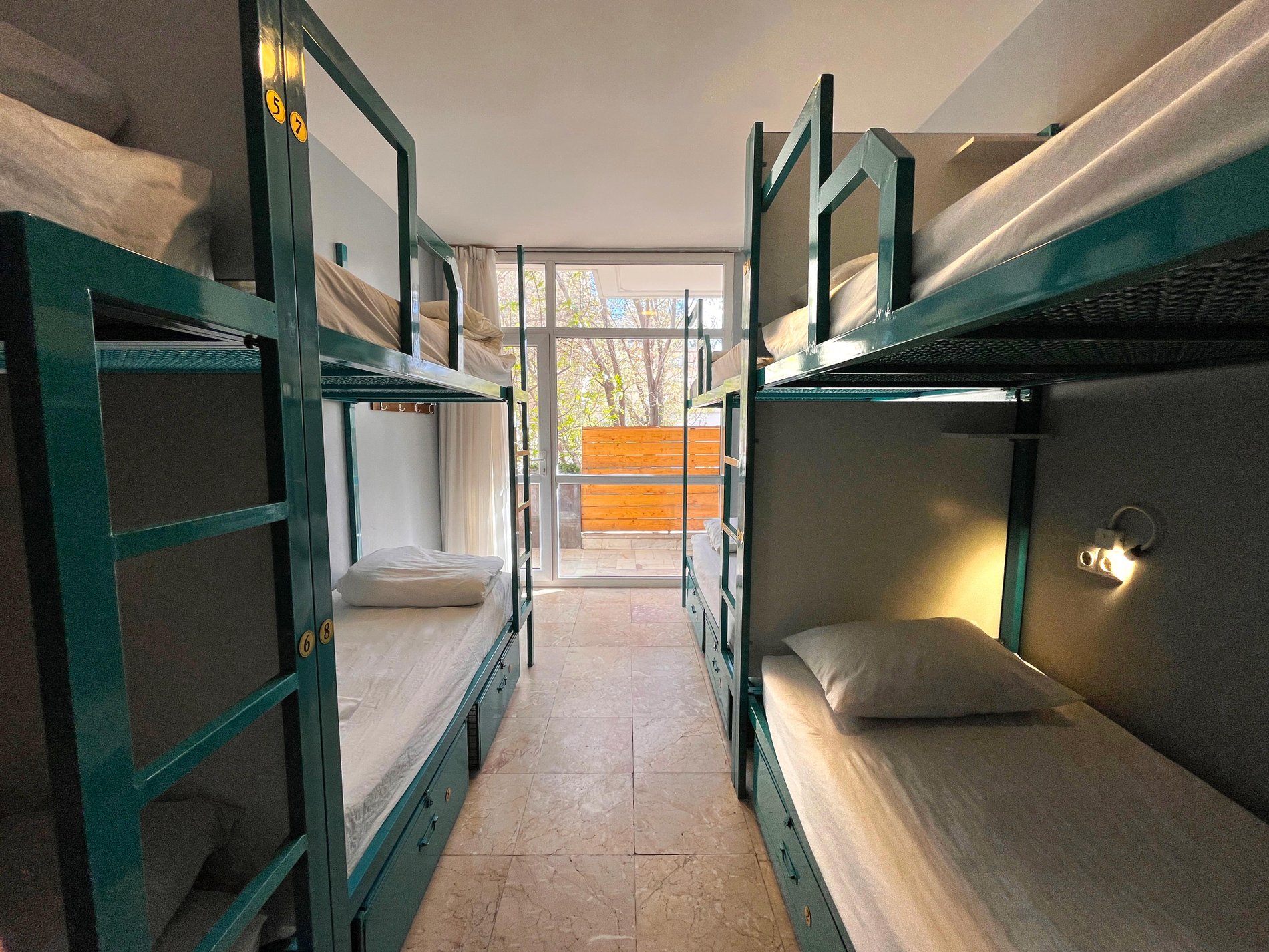 هاستل رگ‌ راگ - واحد خوابگاه خانم ها