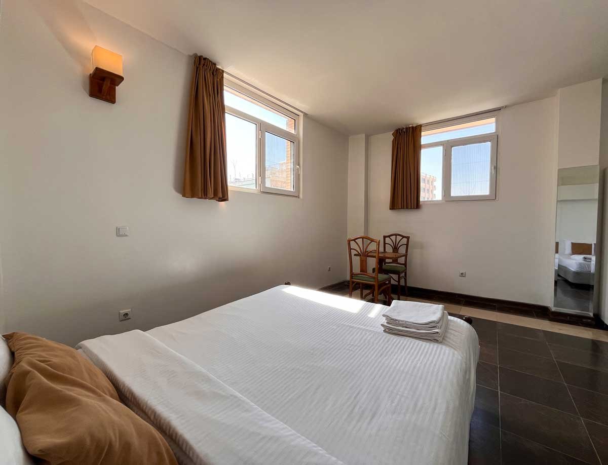 هاستل رگ‌ راگ - سه تخته 2