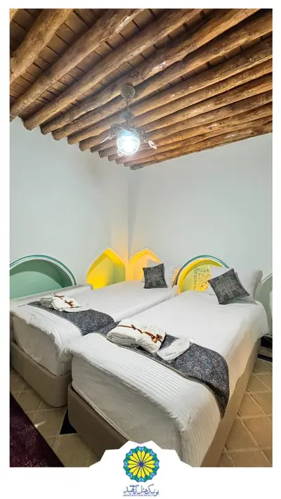 اقامتگاه سنتی بوتیک هتل آناهید - واحد شقایق