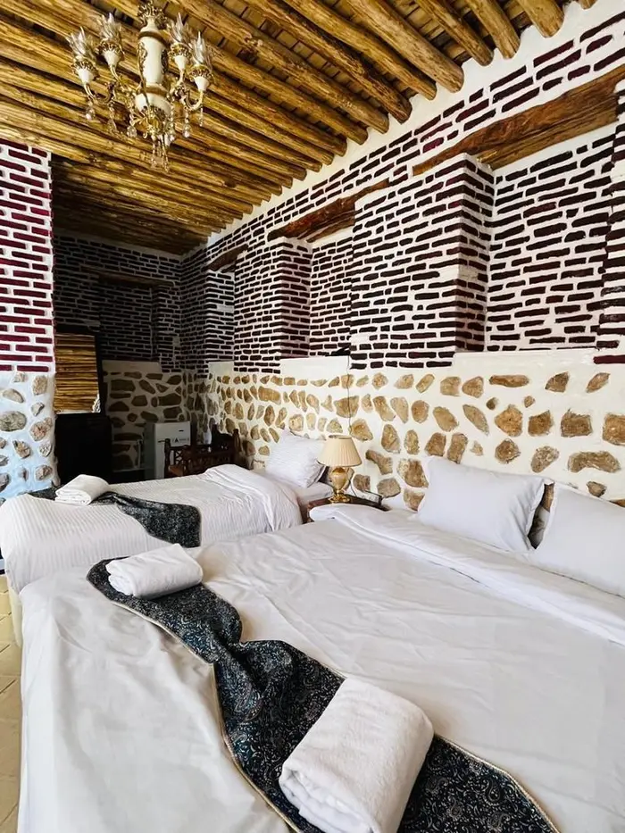 اقامتگاه سنتی آناهید - واحد لاله