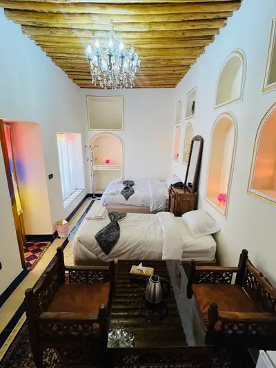 اقامتگاه سنتی آناهید - واحد زنبق