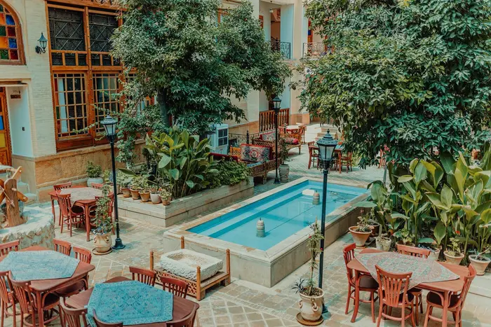 اقامتگاه سنتی آناهید واحد نسترن - شب بو