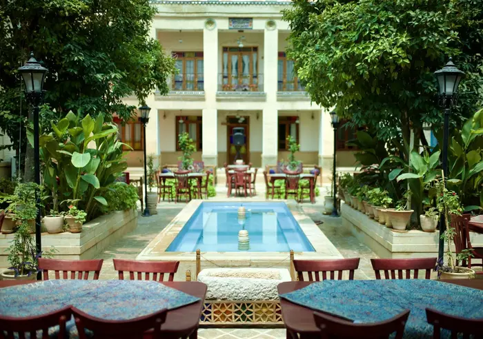 اقامتگاه سنتی آناهید - واحد لاله