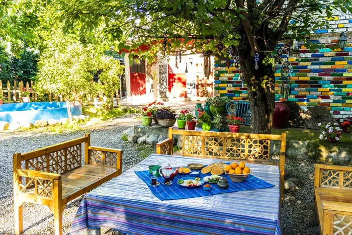 خانه ابریشم رامیان - واحد گل انار - حیاط