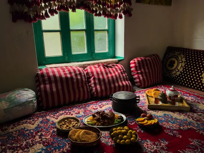 خانه ابریشم رامیان - واحد گل انار - داخل اتاق 