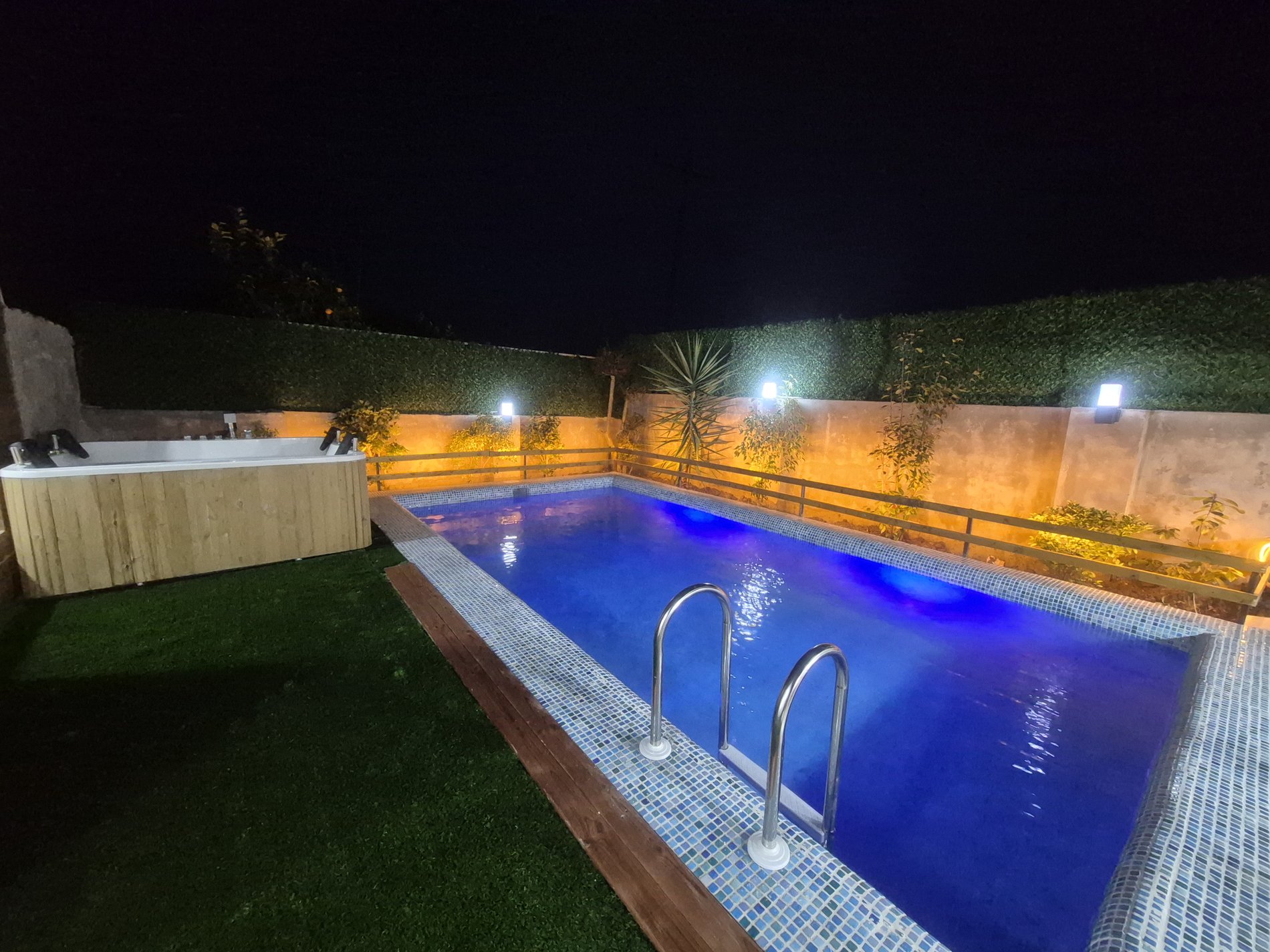 کلبه دوخوابه خانه باغ استخردار پدربزرگ