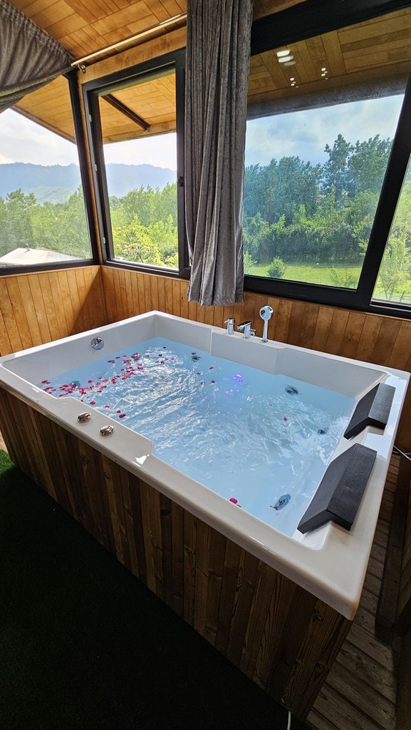 کلبه یک خوابه جکوزی دار ترنگ‌