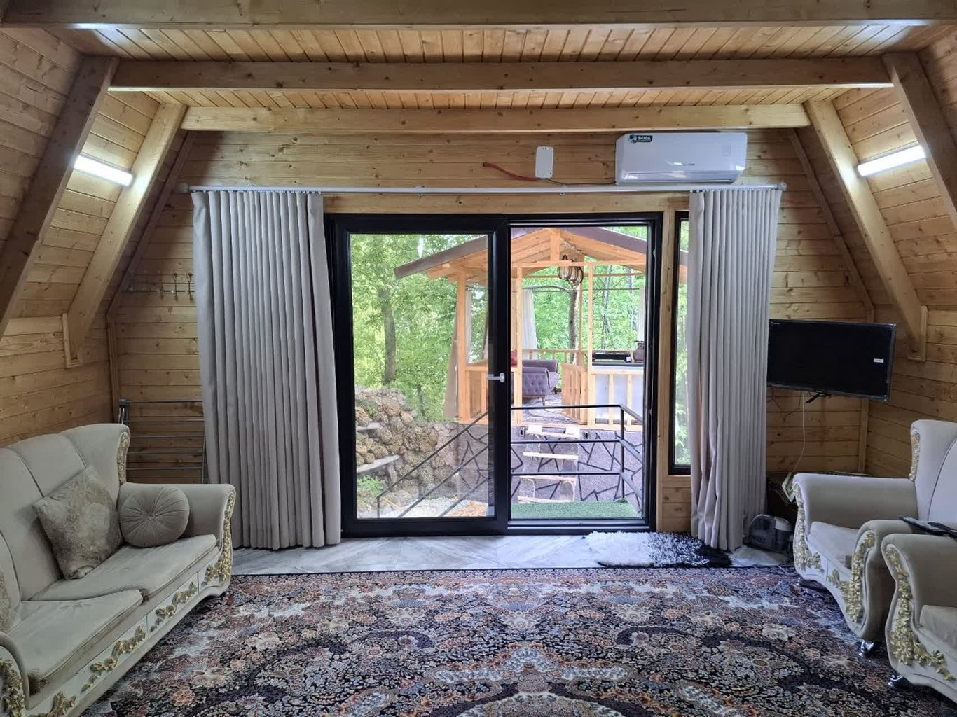 کلبه یک خوابه جنگلی نیکا