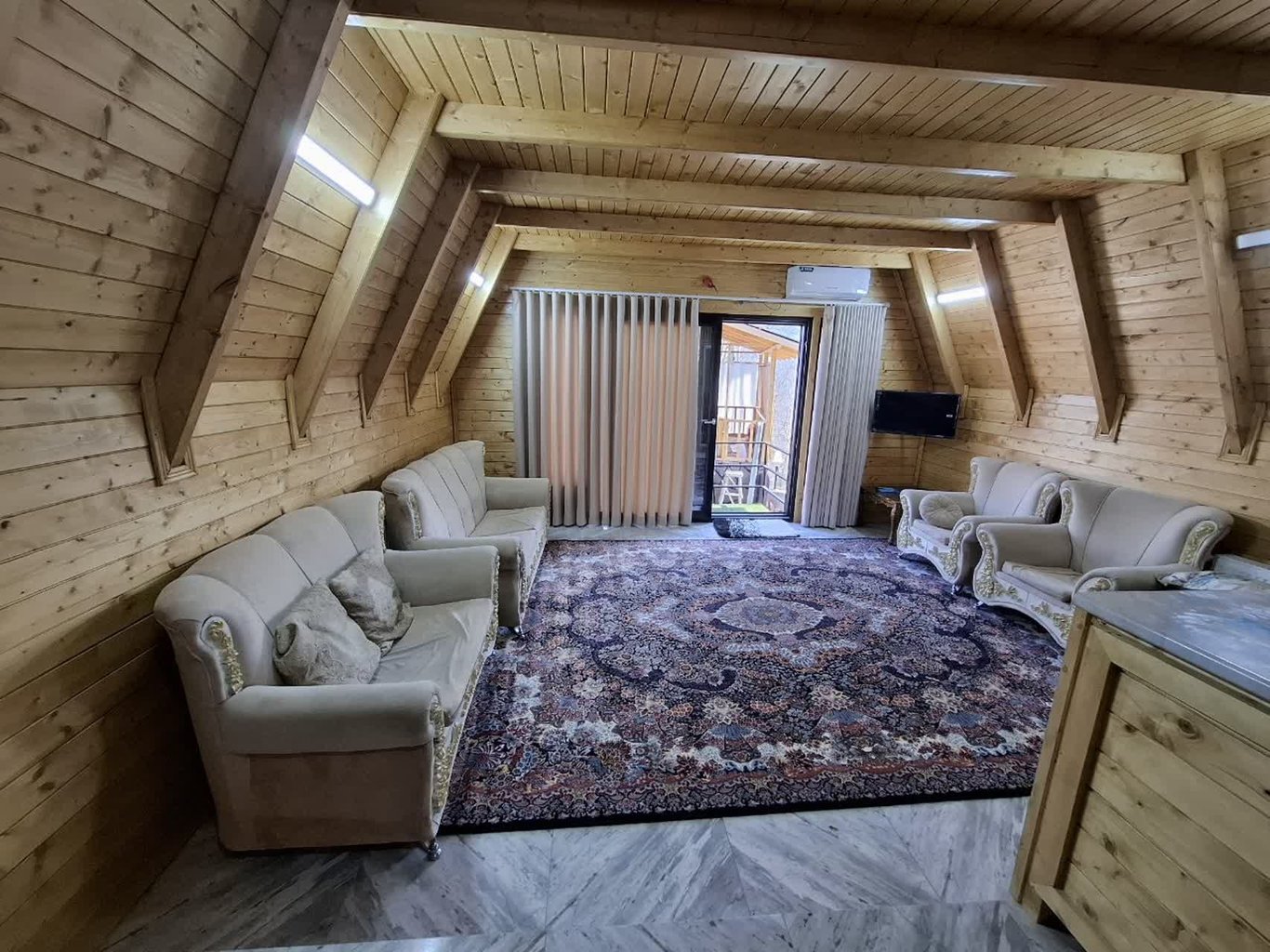 کلبه یک خوابه جنگلی نیکا