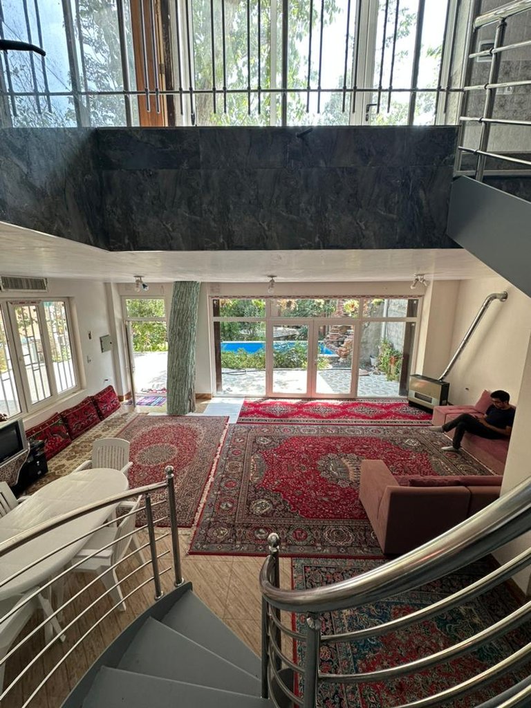 ویلا یک خوابه استخردار آبگرم باغ بهادران 1