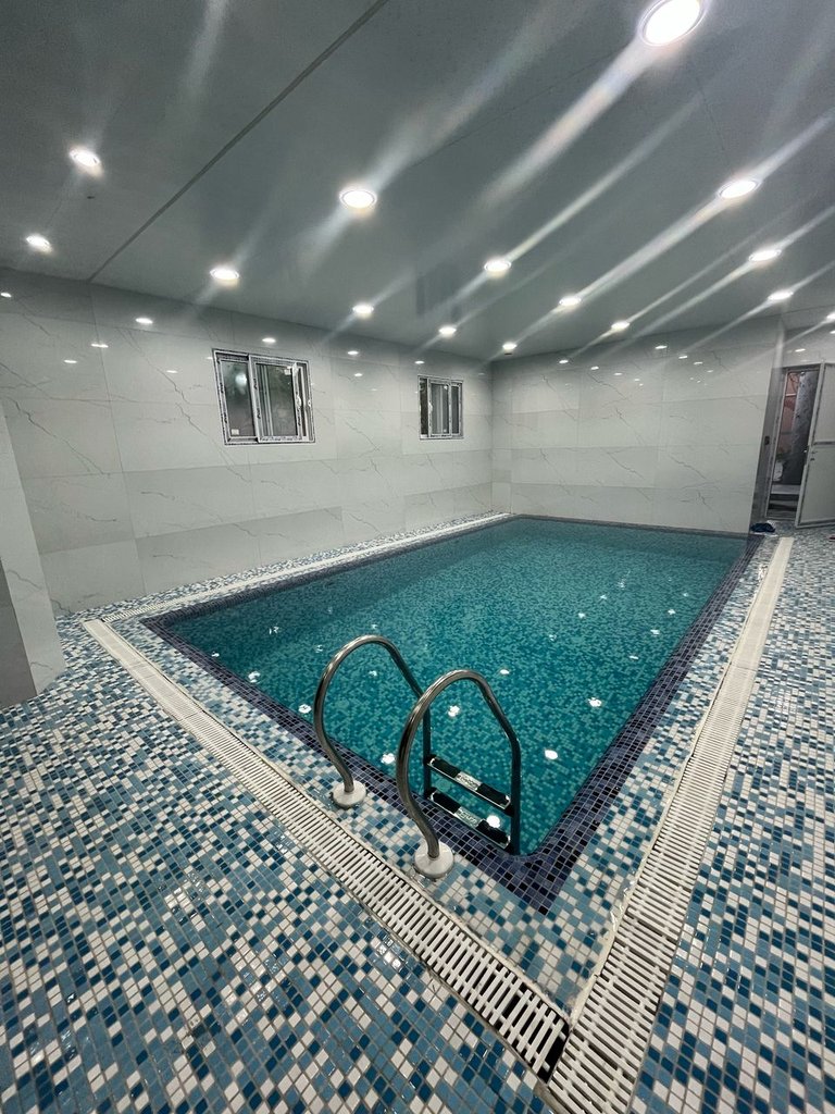 ویلا یک خوابه استخردار آبگرم باغ بهادران 1