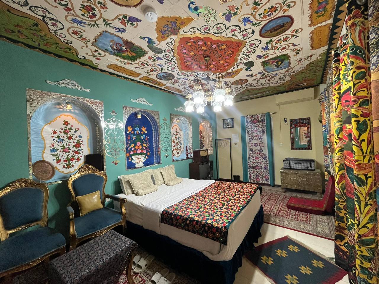 اقامتگاه سنتی ترنجستان - واحد دو تخته دبل آینه شاه نشین