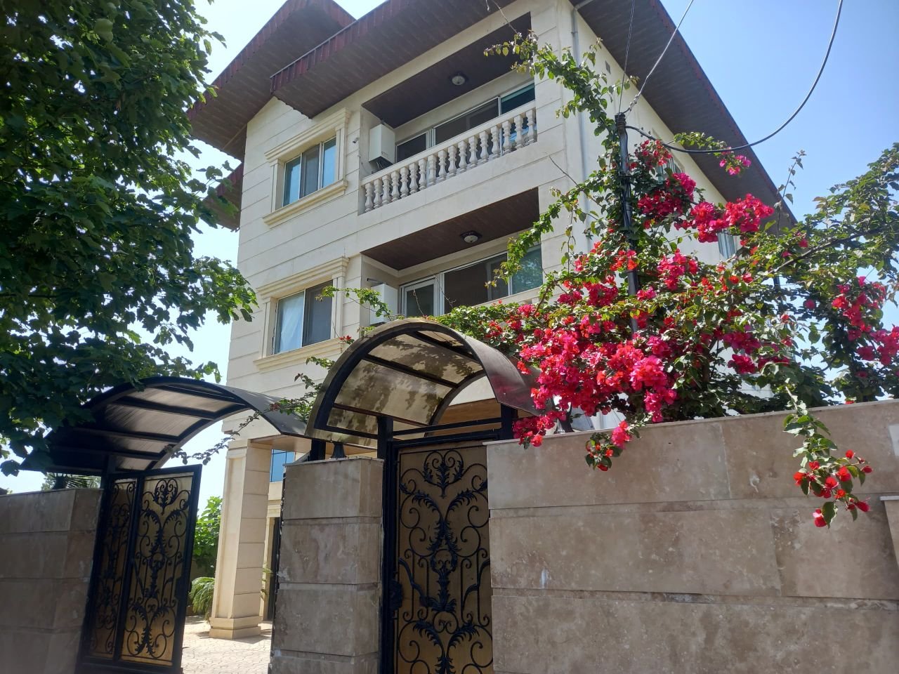 آپارتمان دوخوابه بنفشه 11 - نمای ساختمان