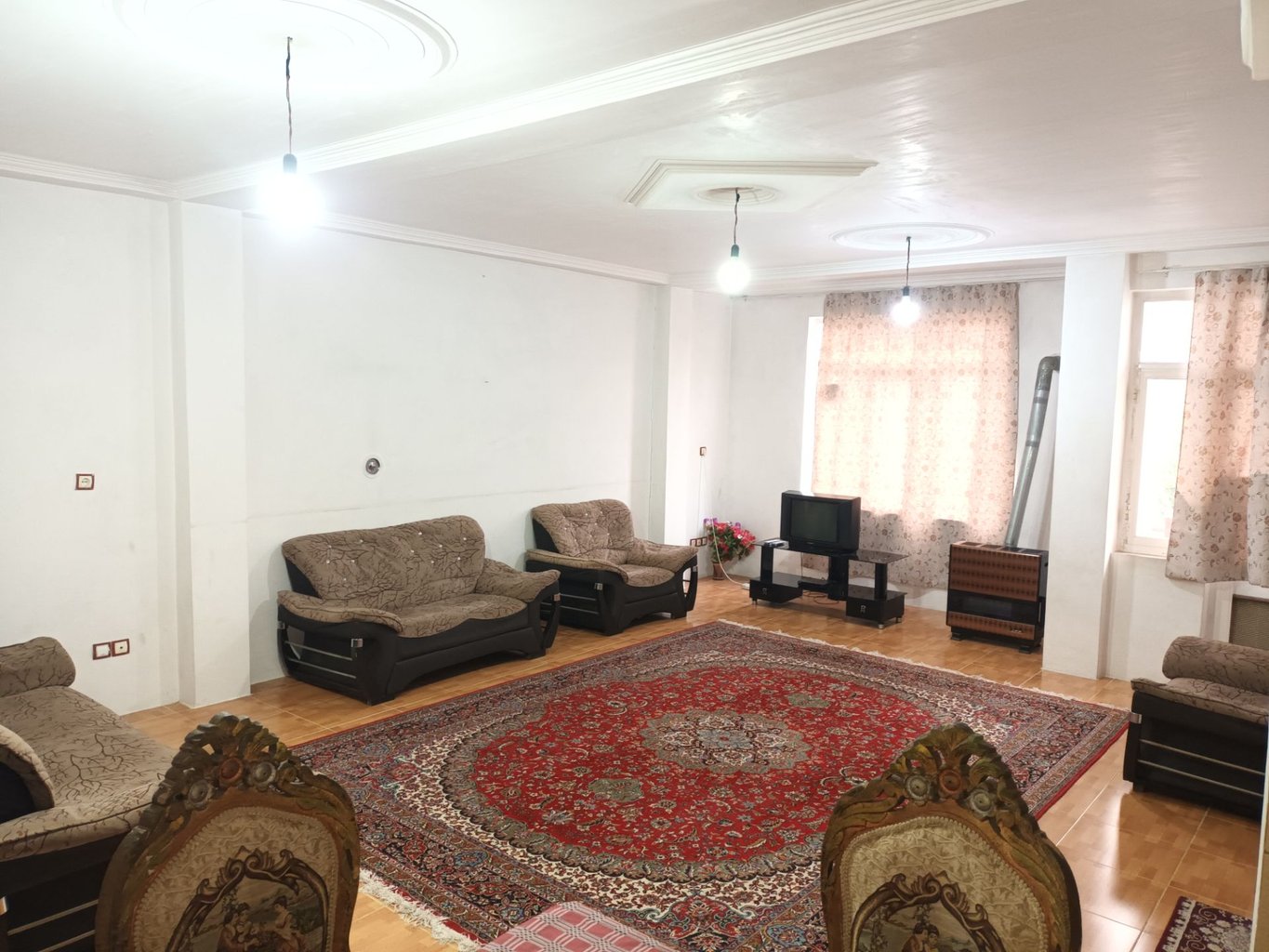 آپارتمان دوخوابه ستاره سرخ