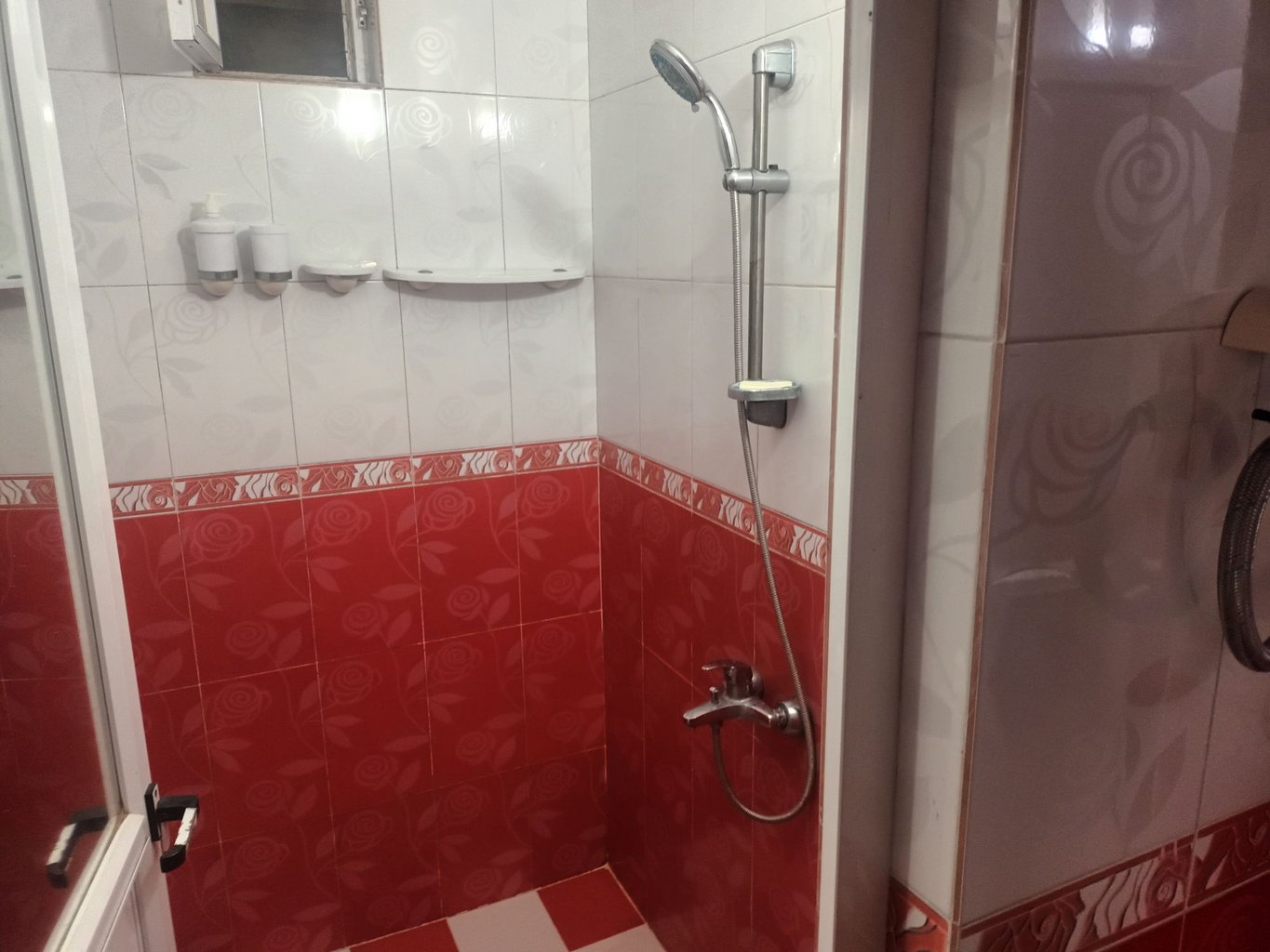 آپارتمان دوخوابه ستاره سرخ