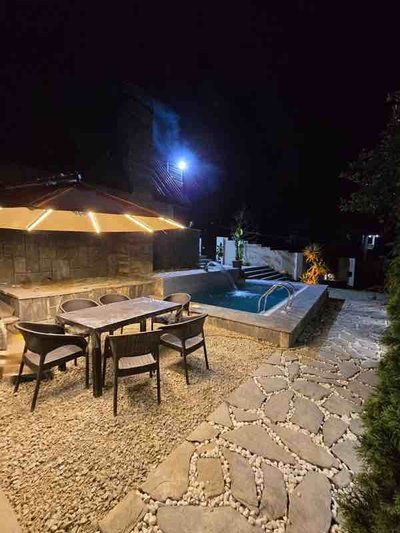 کلبه دوخوابه استخردارکلوز آپ