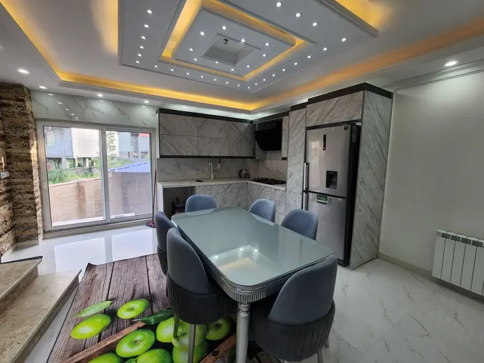 ویلا سه خوابه استخردار آبگرم کاظمی - میزنهارخوری آشبزخانه