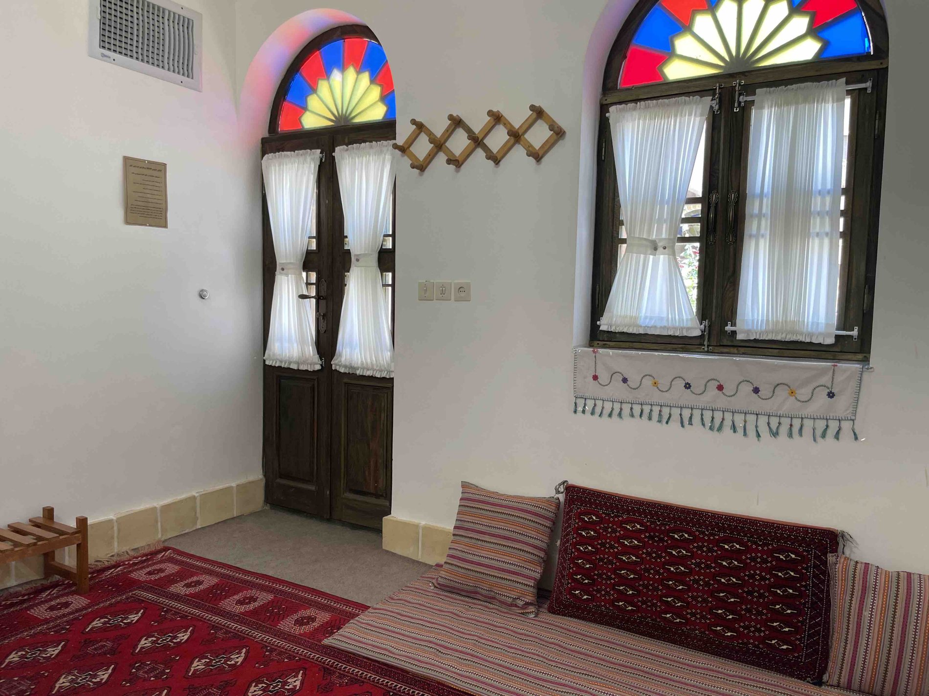 شب نشین کویر واحد نگارستان