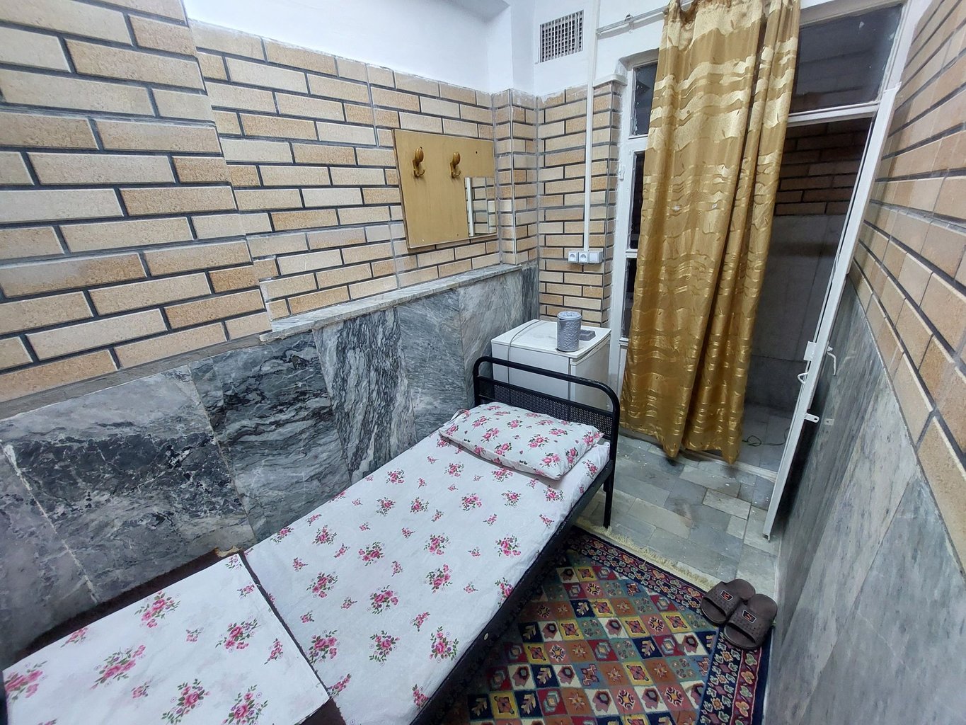 مسافرخانه نادر - واحد یک تخته ۴ ناصرخسرو