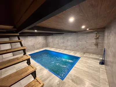 کلبه دوخوابه دوبلکس سوئیسی استخردار آبگرم مرتضوی