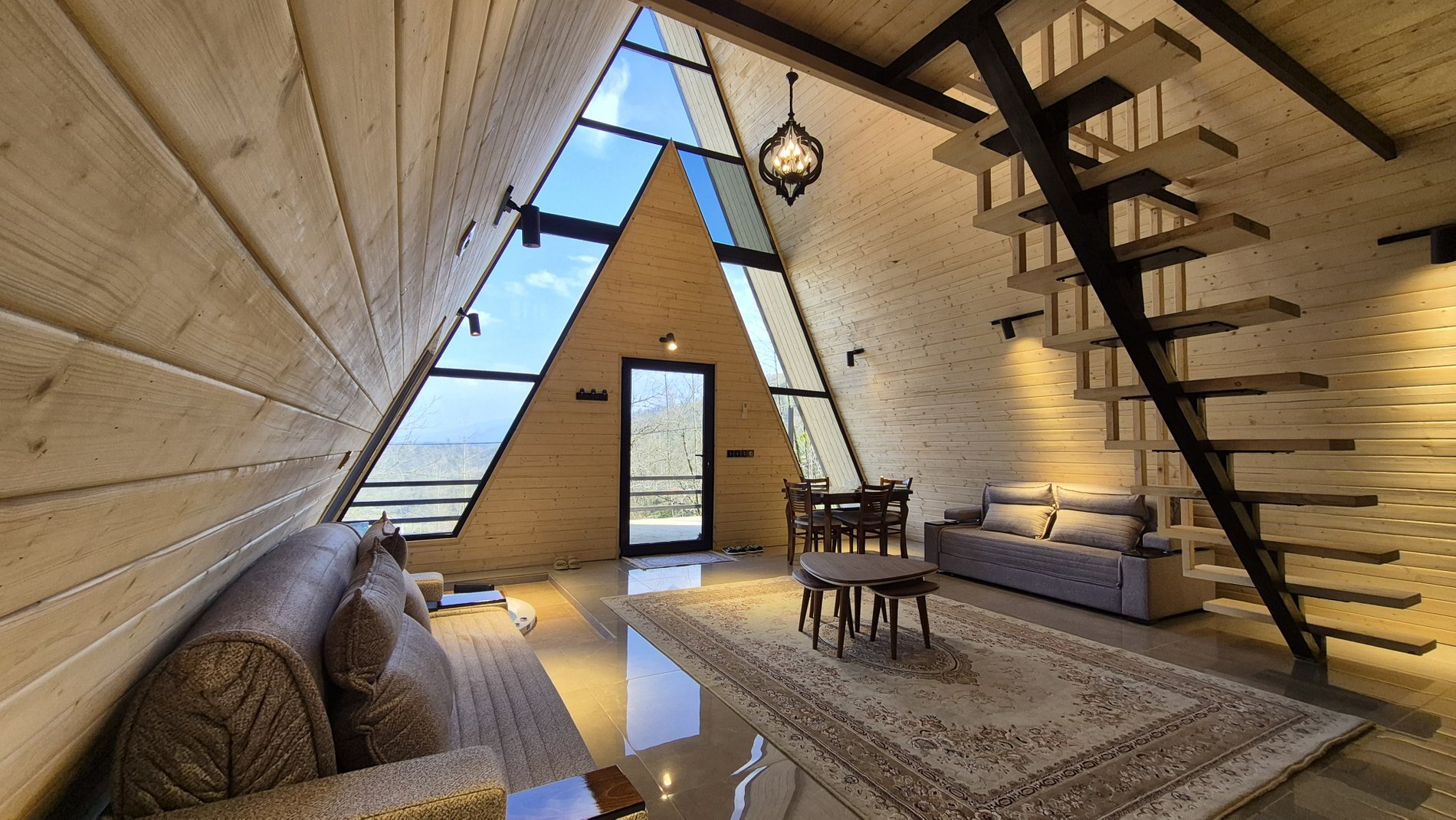 کلبه یک خوابه سوئیسی جکوزی دار لمیس