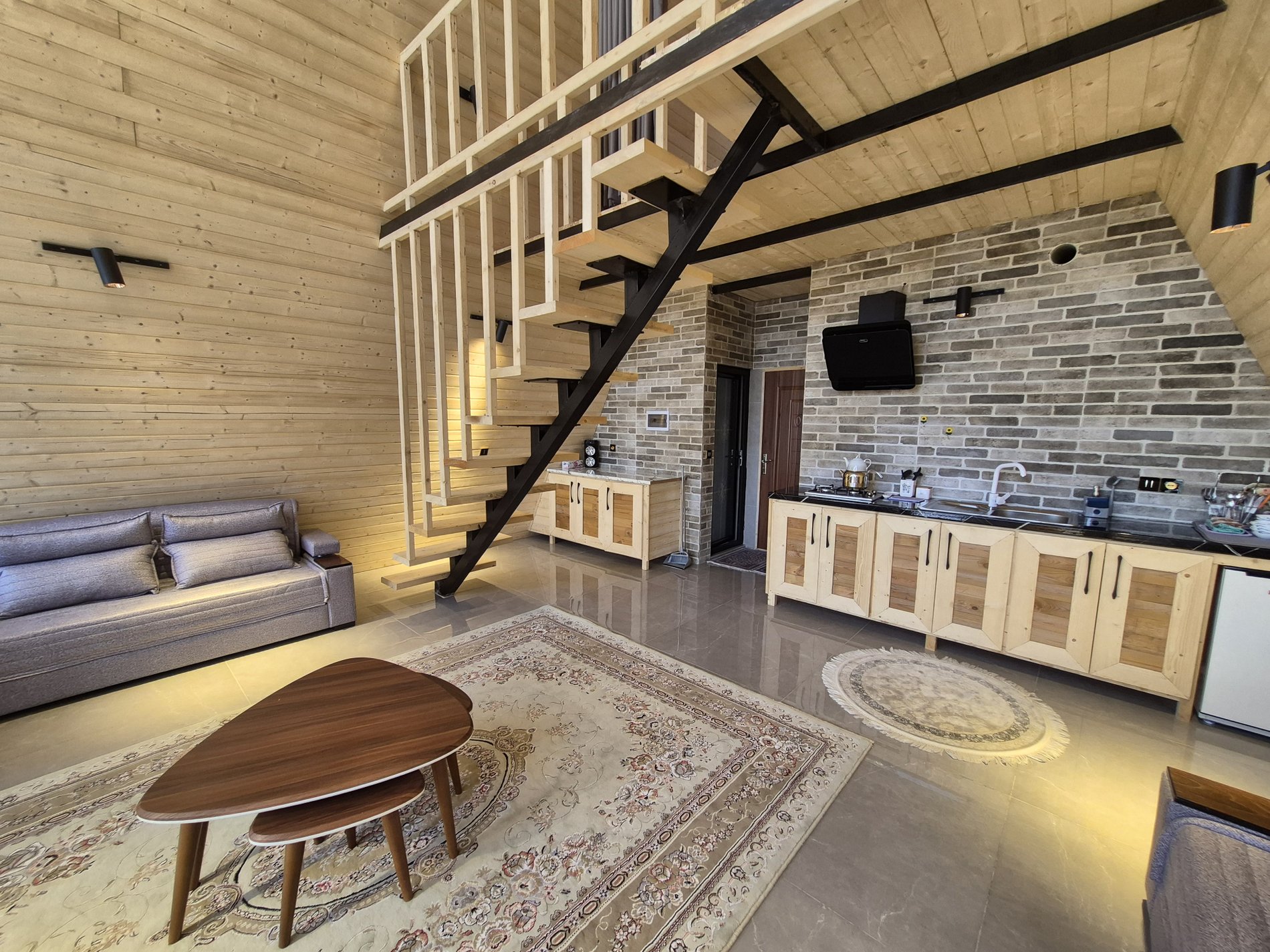 کلبه یک خوابه سوئیسی جکوزی دار لمیس