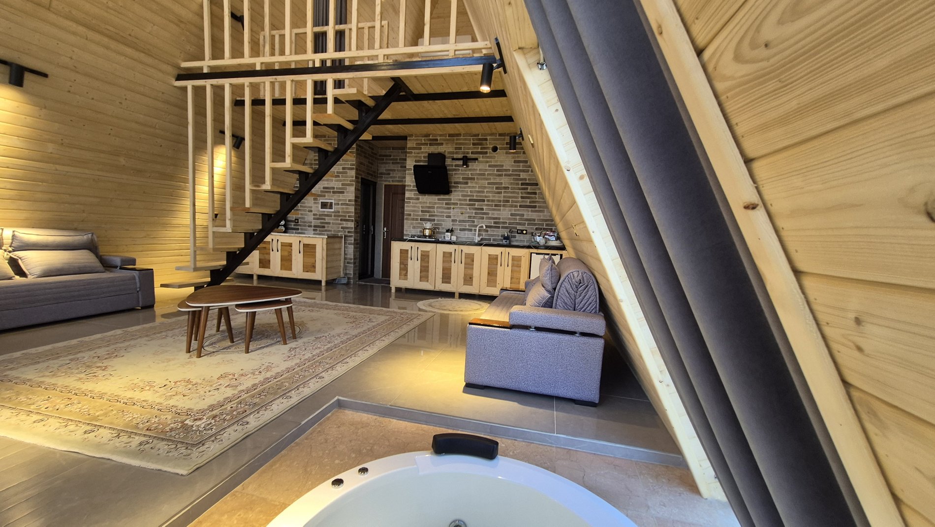 کلبه یک خوابه سوئیسی جکوزی دار لمیس