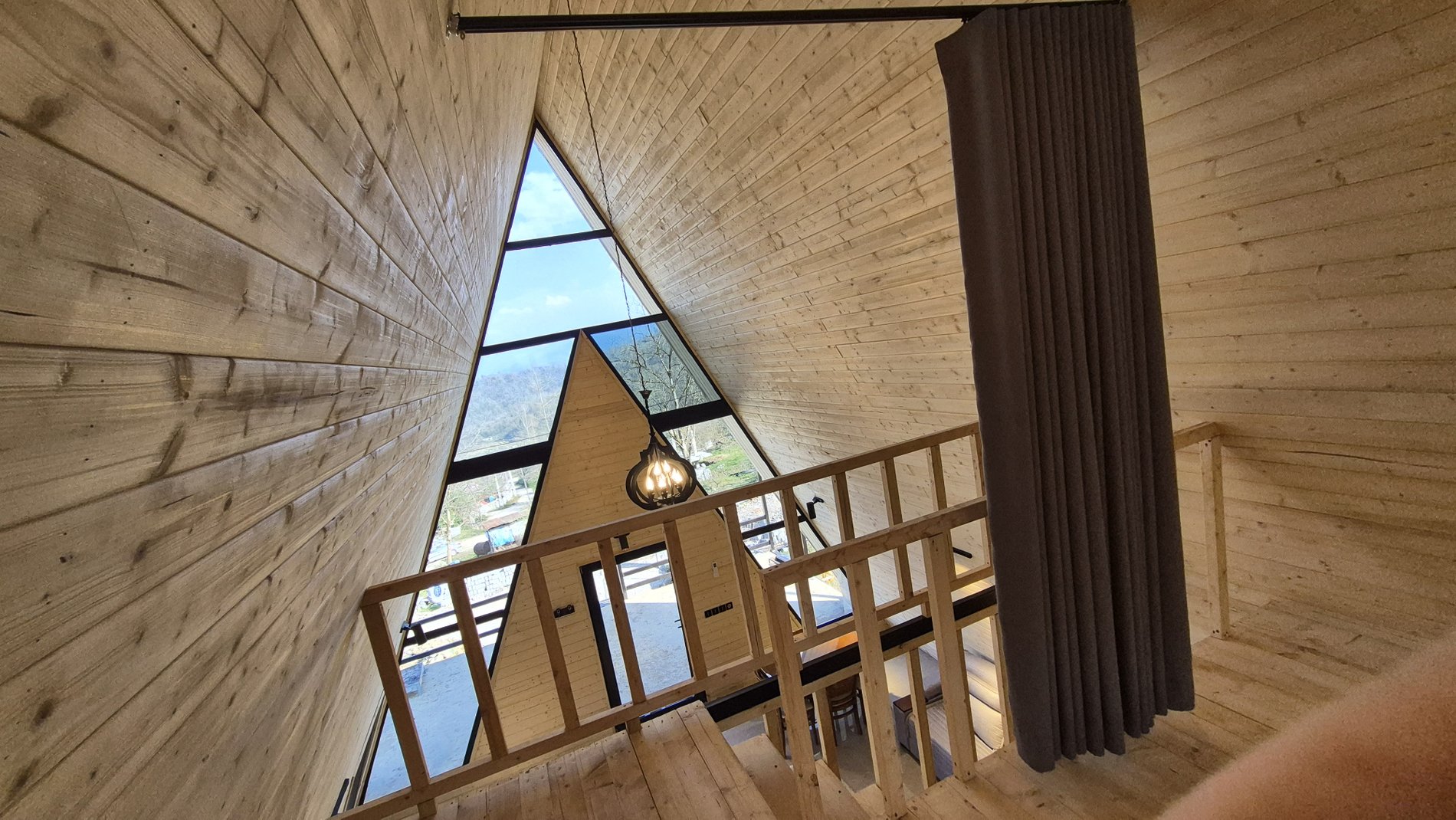 کلبه یک خوابه سوئیسی جکوزی دار لمیس