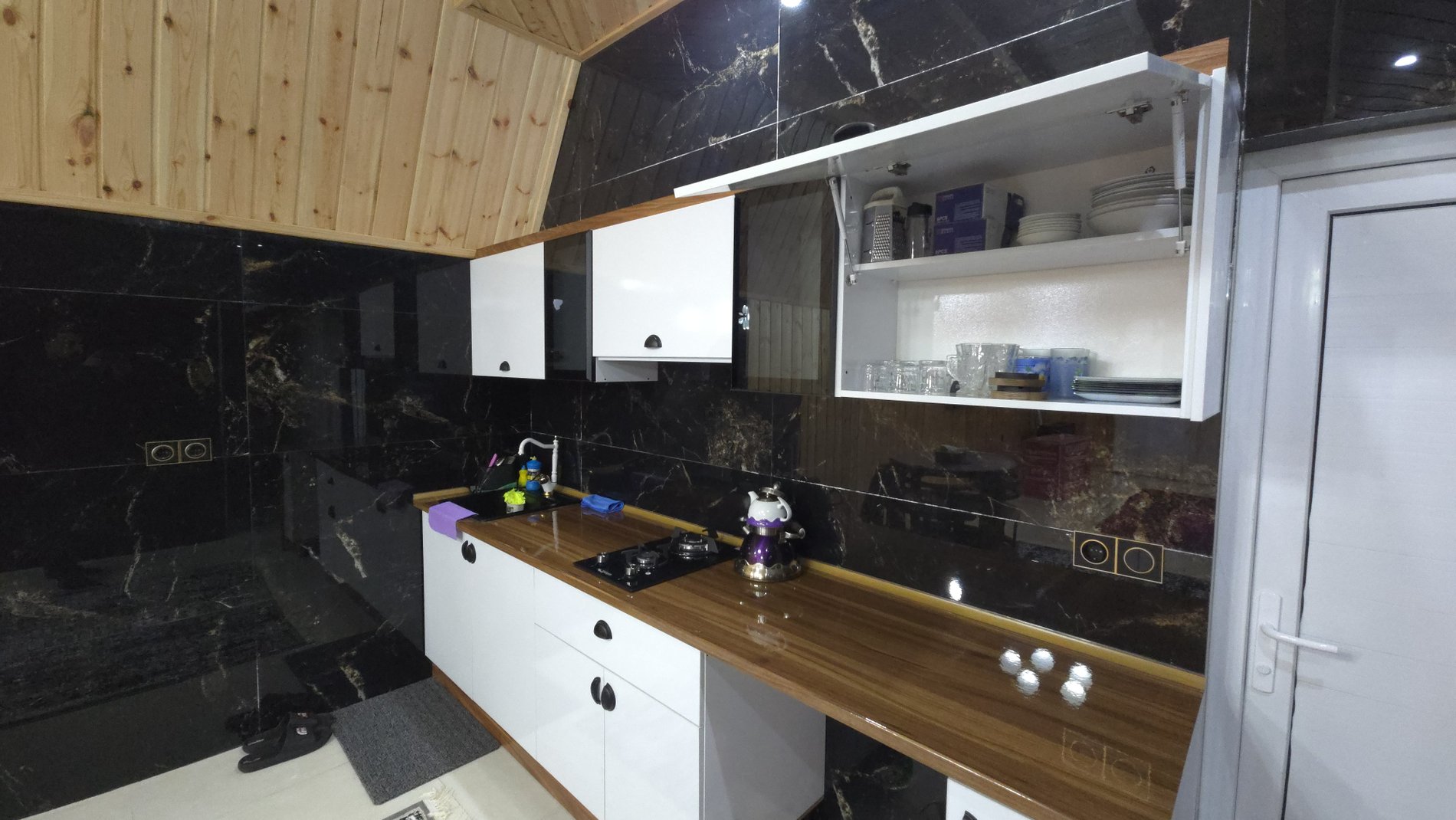 کلبه دوخوابه سوئیسی گیسوم 2